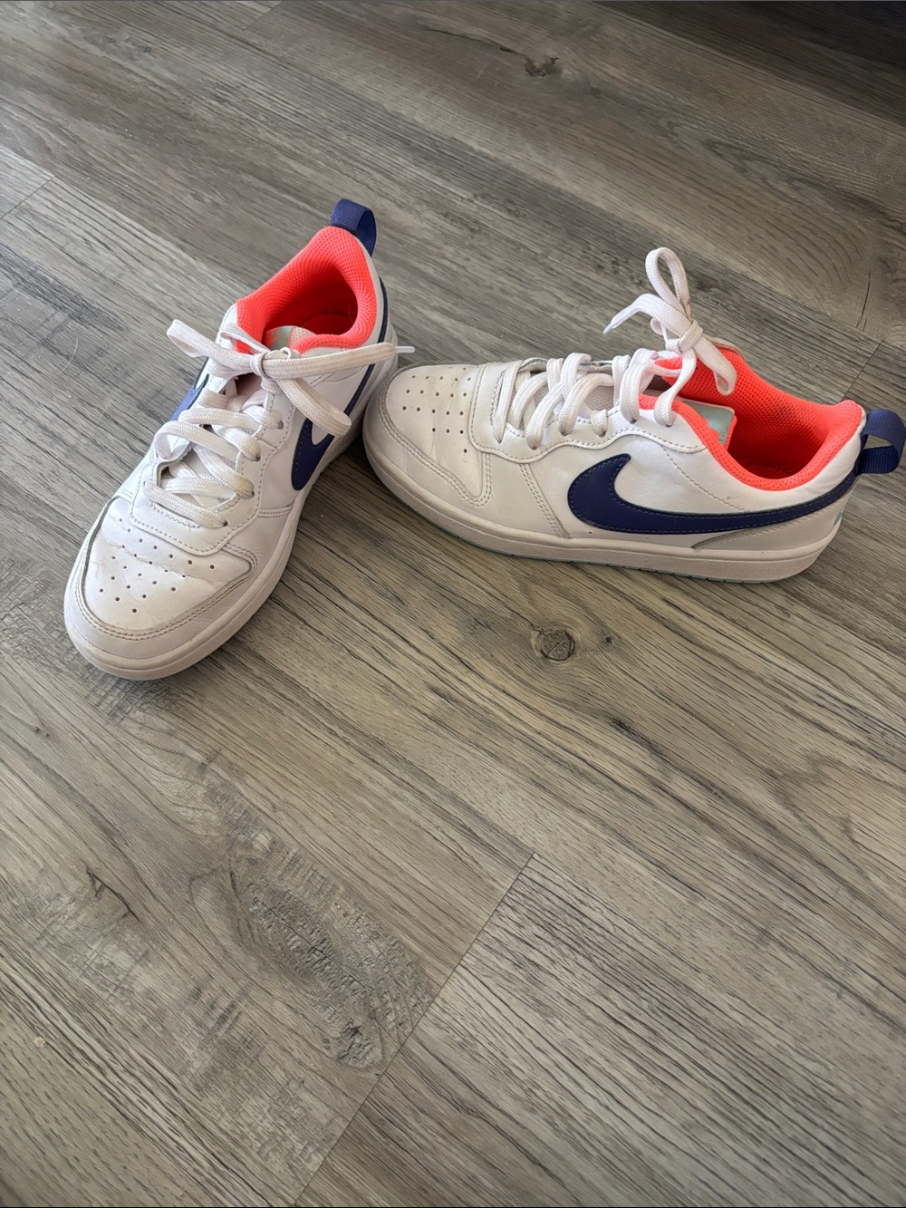 Nike White Kids Sneakers with Blue Swoosh and Coral Lining